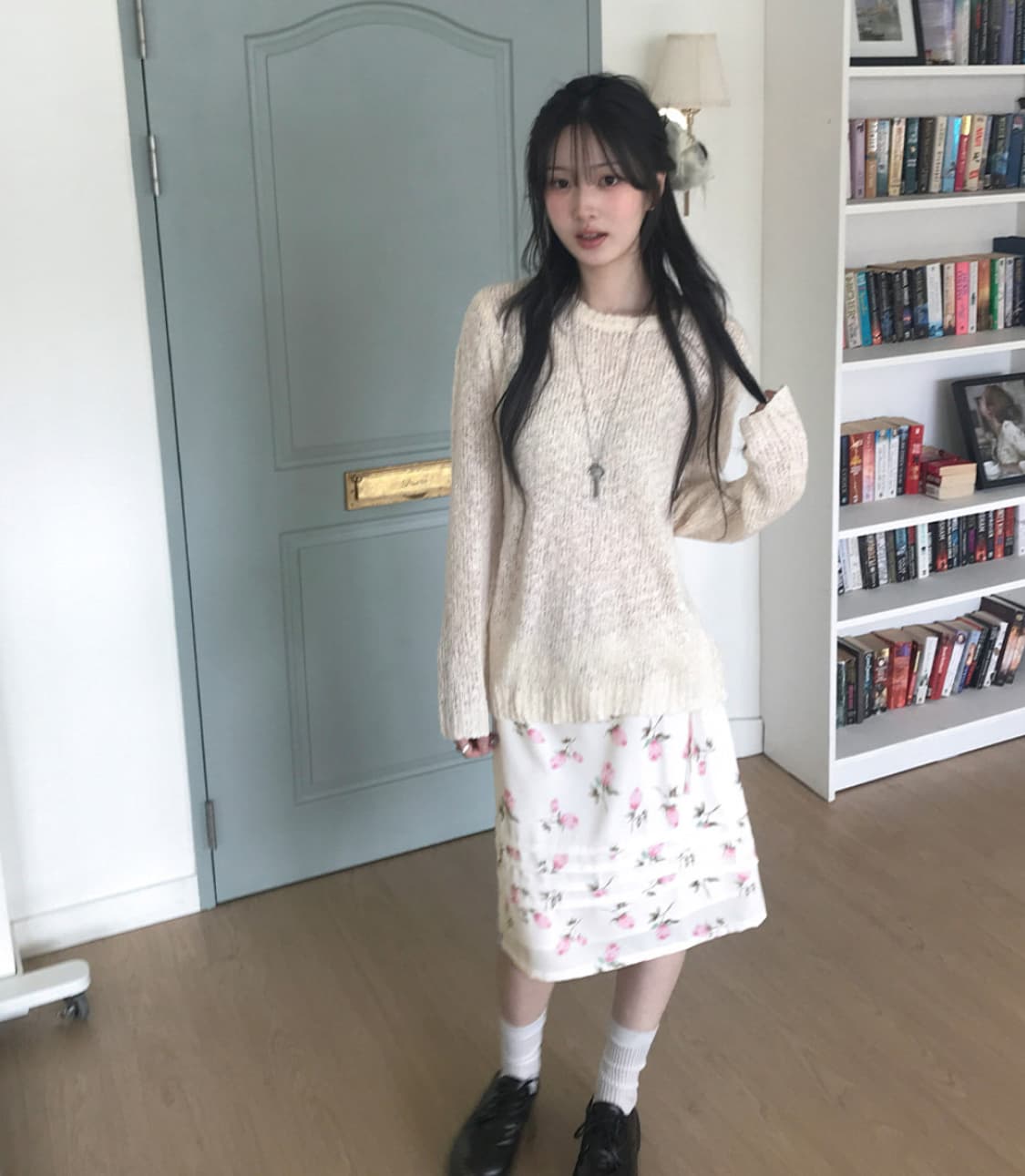 당일배송) 에이블리 지그재그 그레이레이즈 플라워 핀턱 미디 스커트 상품이미지1