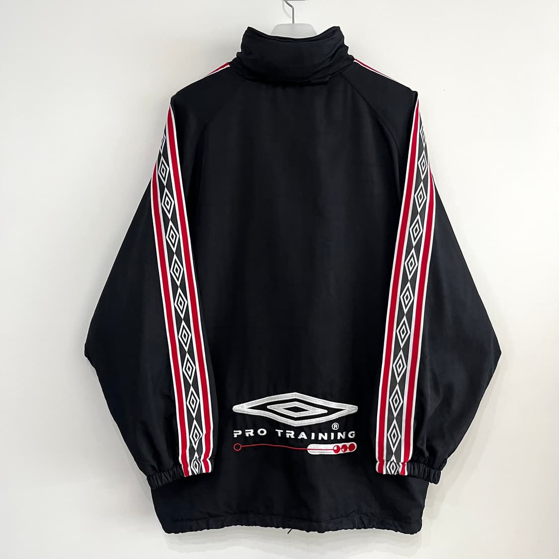 엄브로 00s 사이드라인 빅로고 바람막이 점퍼 상품이미지3