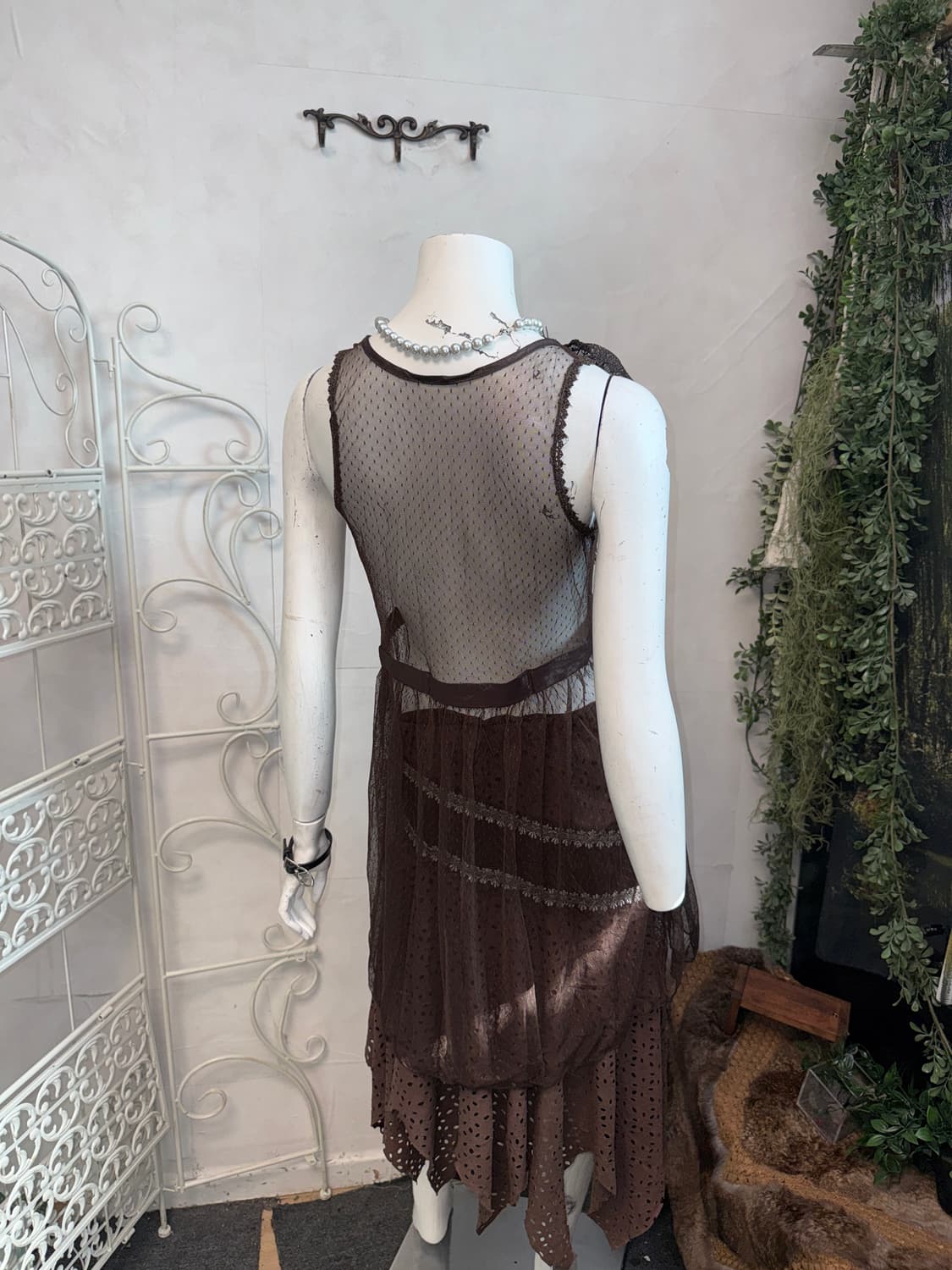Dark brown ruffle lace button mesh ops 상품이미지4