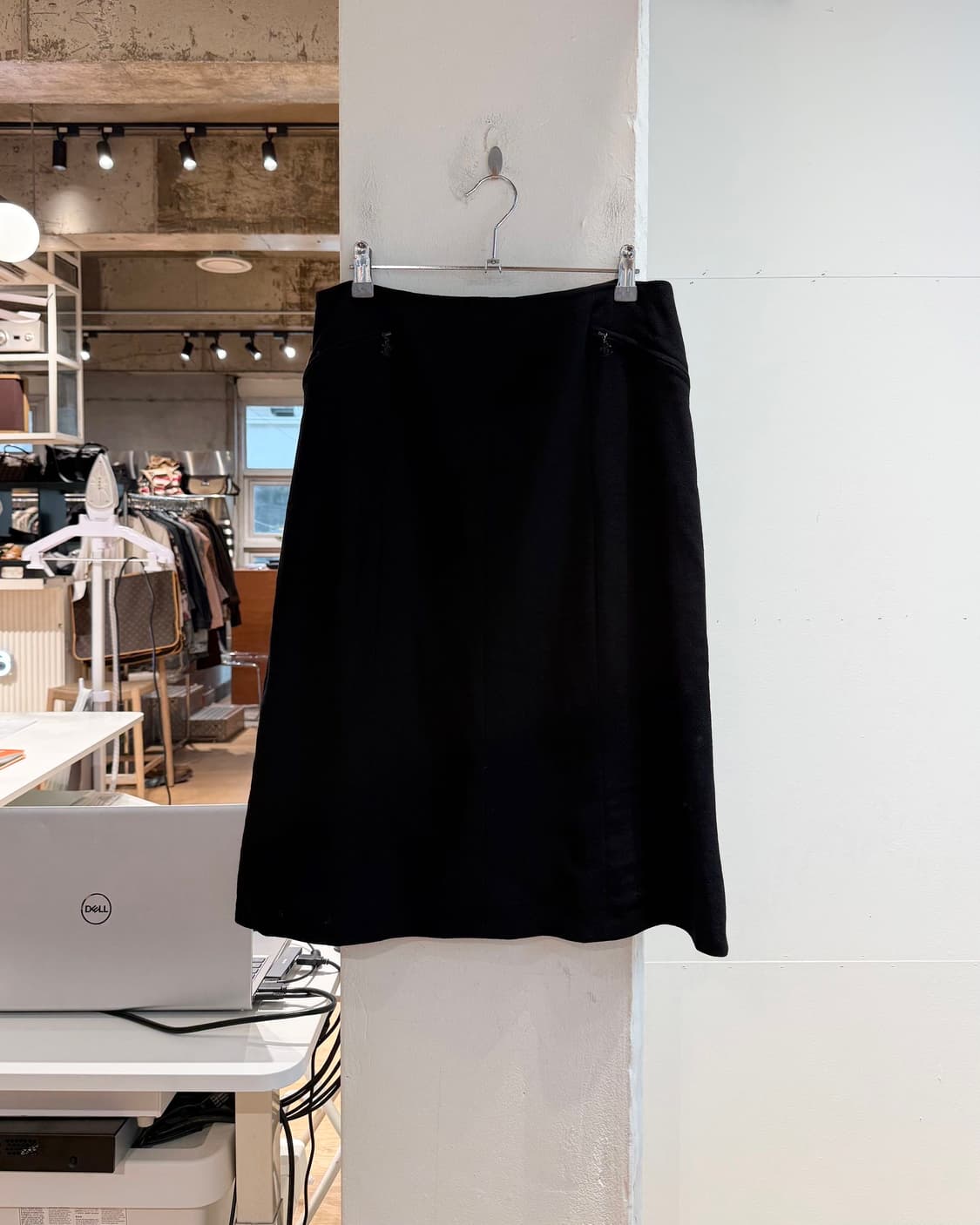 샤넬 블랙 포켓 울 미디스커트 상품이미지2