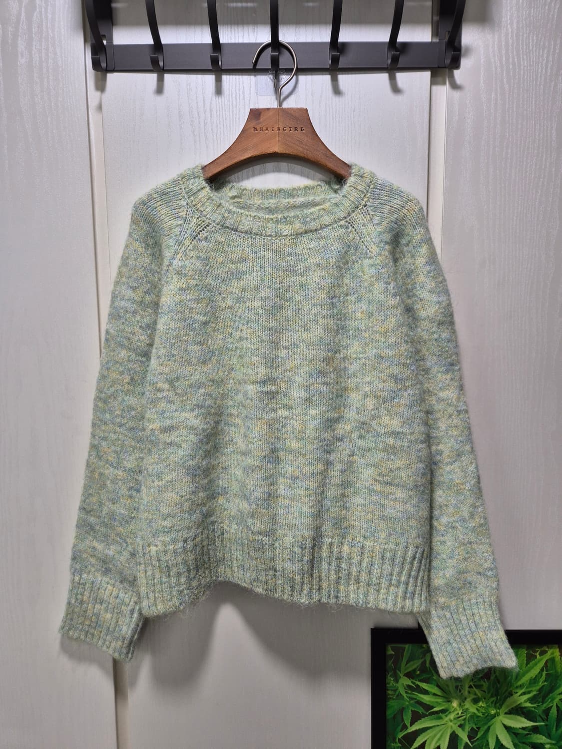 민트보카시 라운드넥 니트 상품이미지1