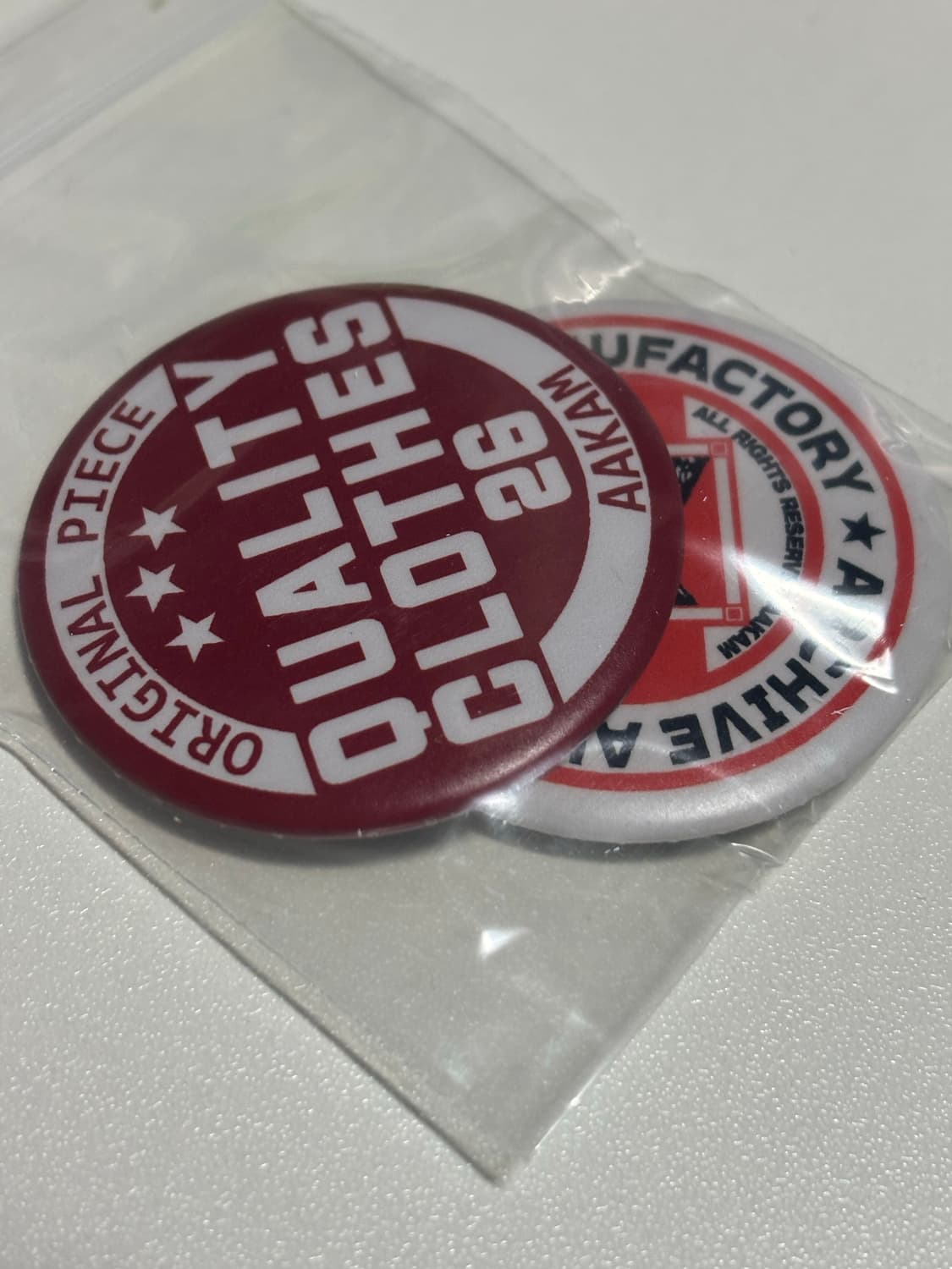 아캄 팝업 핀뱃지 상품이미지1