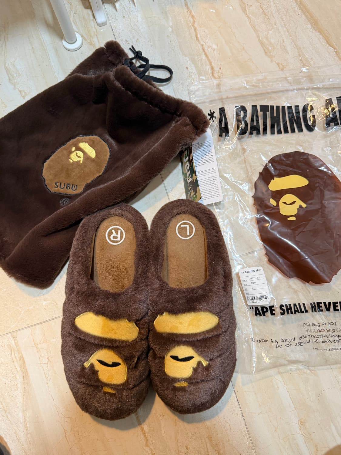 스부x베이프 에이프 헤드 퍼피 샌들 브라운 상품이미지2
