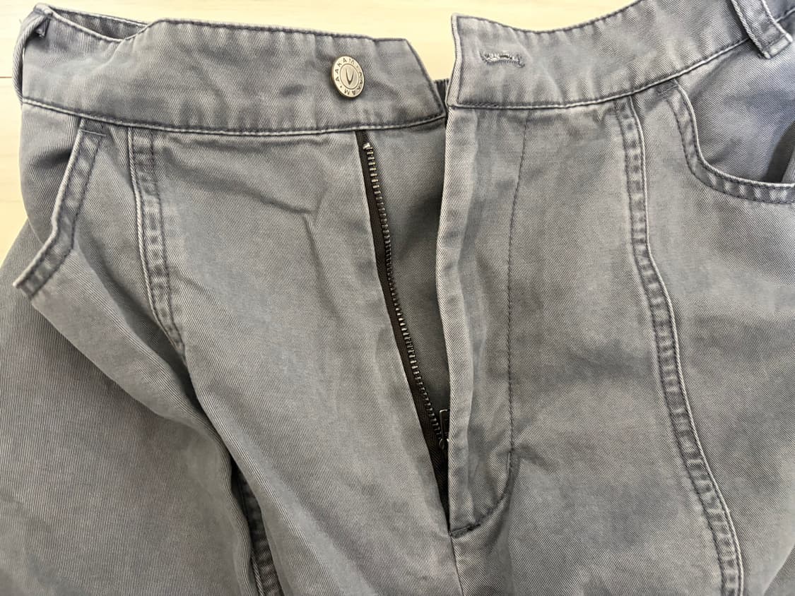아캄 Knee Pin-Tuck Zippered Cargo Pants 판매 상품이미지5