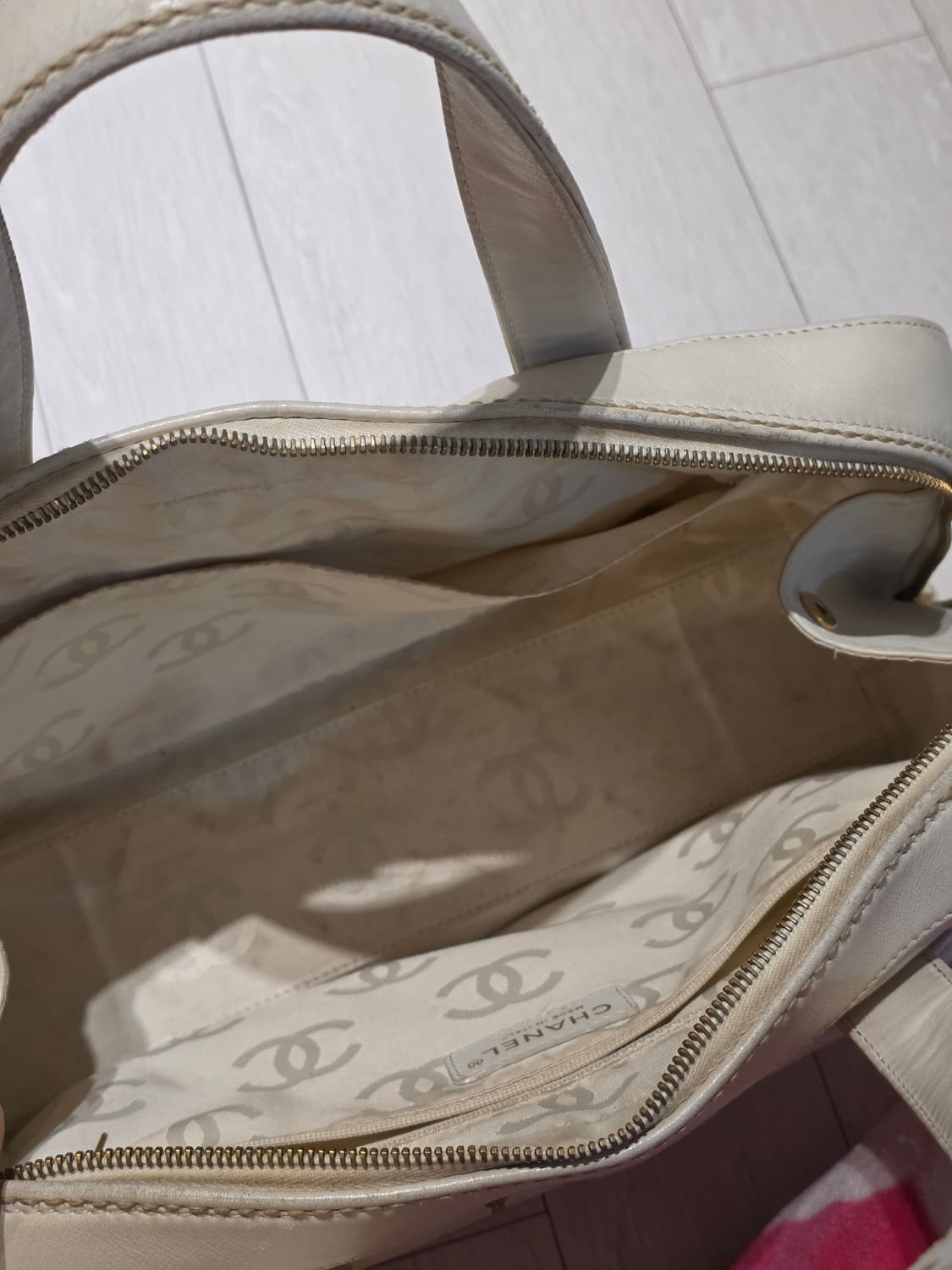 샤넬 퀼팅 스티치 화이트 토트백 상품이미지7