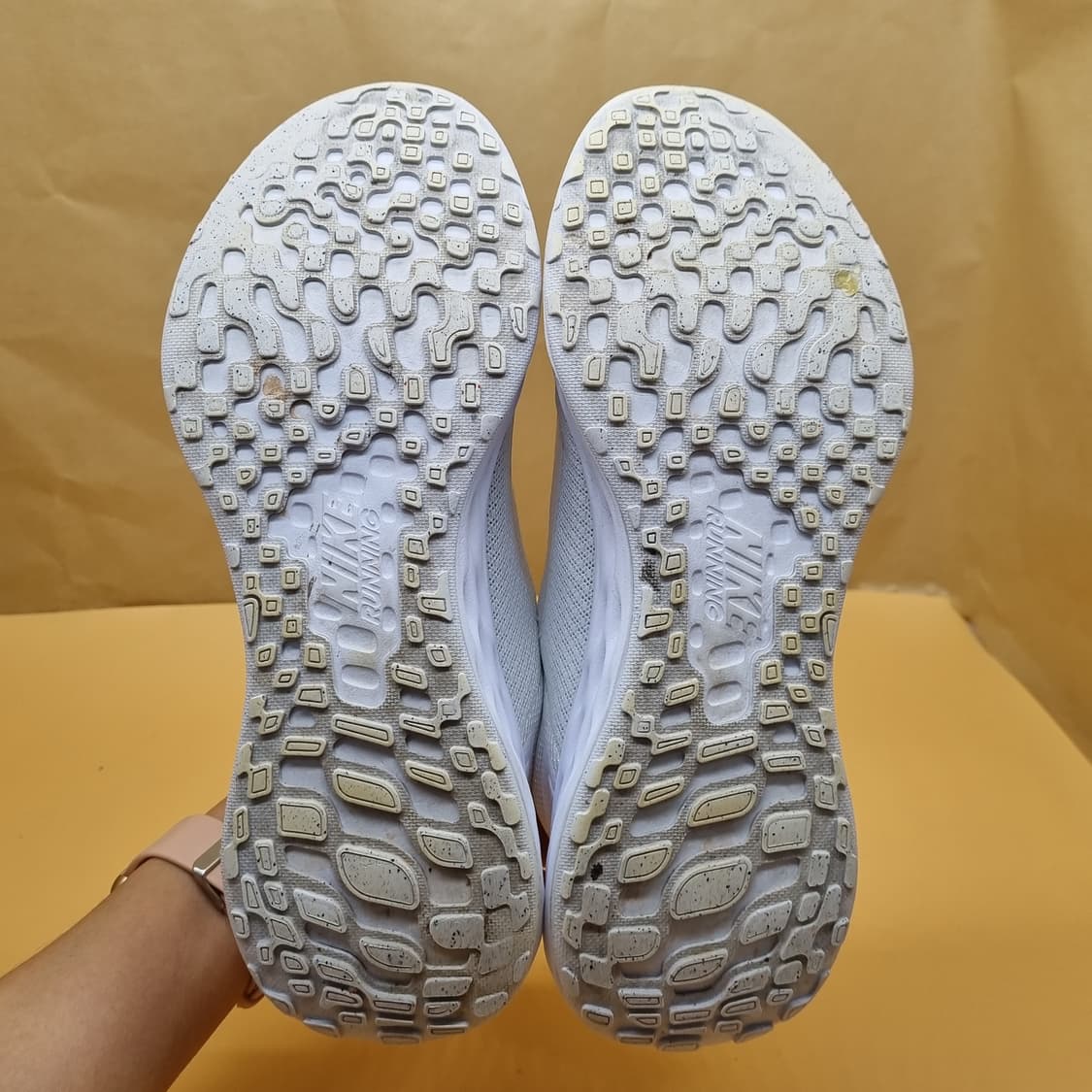 나이키 레볼루션6 운동화250 상품이미지3