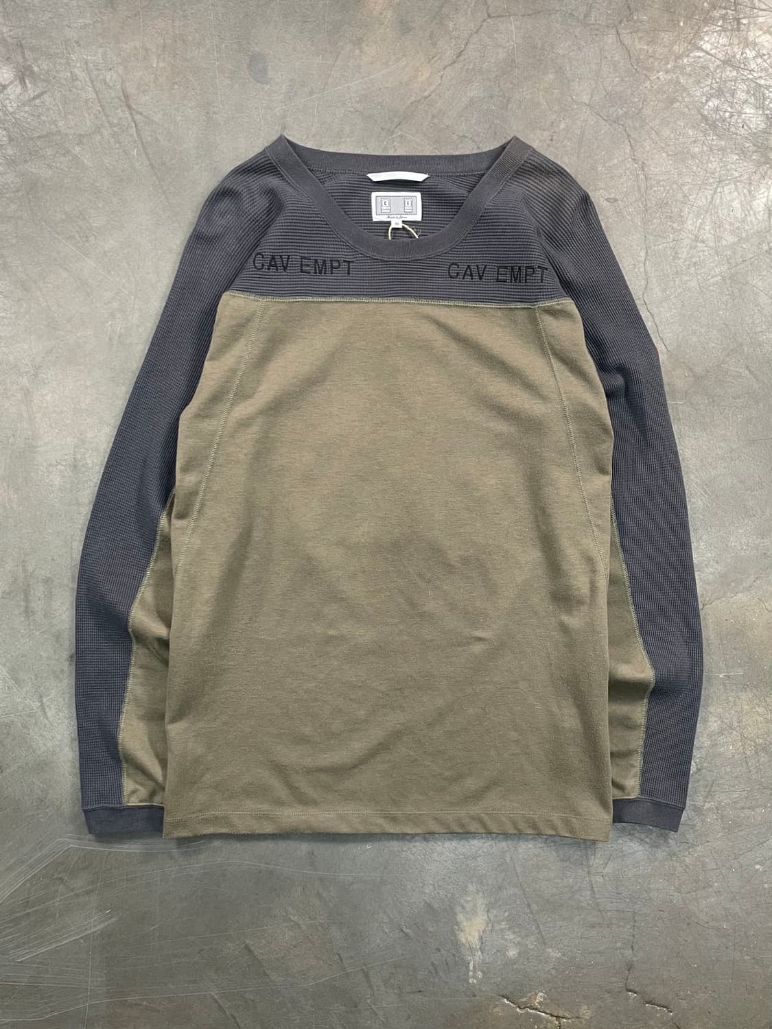 카브엠트 투톤 픽셀 그래픽 와플 롱 슬리브 상품이미지5