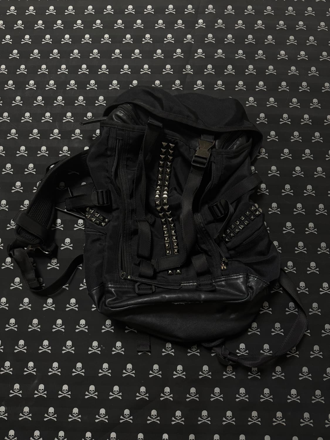 “CIVARIZE” Archvie stud backpack 상품이미지1