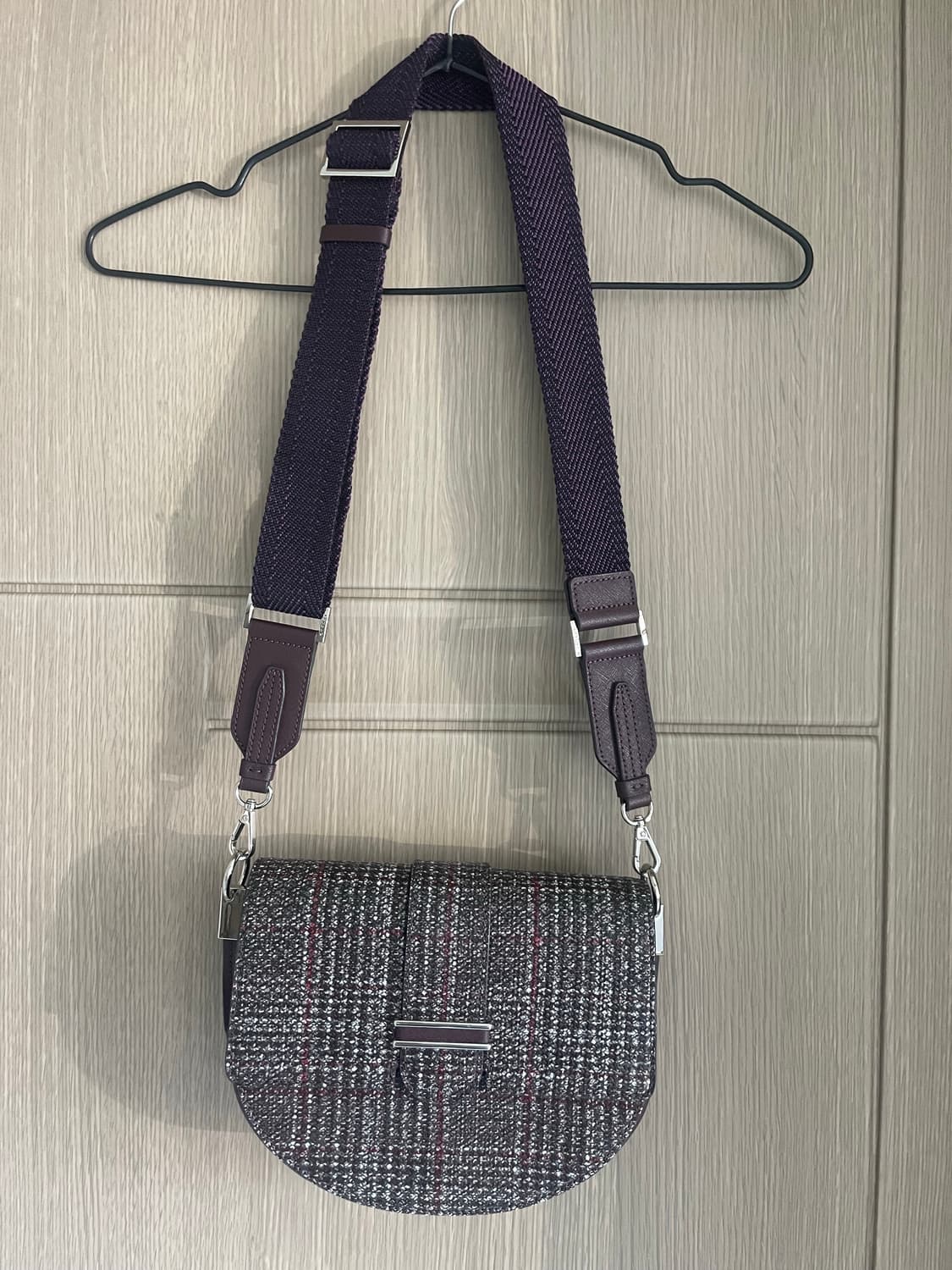 러브캣 퍼플 트위드 패턴 새들백 상품이미지1