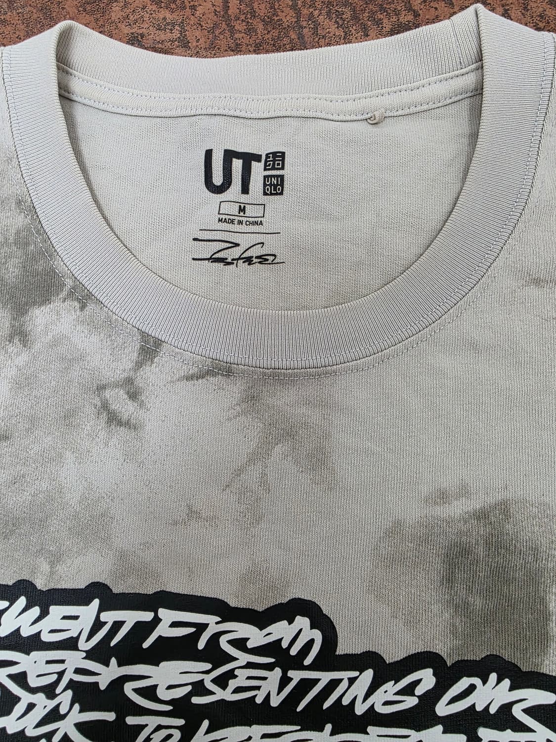 유니클로 x 퓨추라 타이다이 반팔티 M 상품이미지3