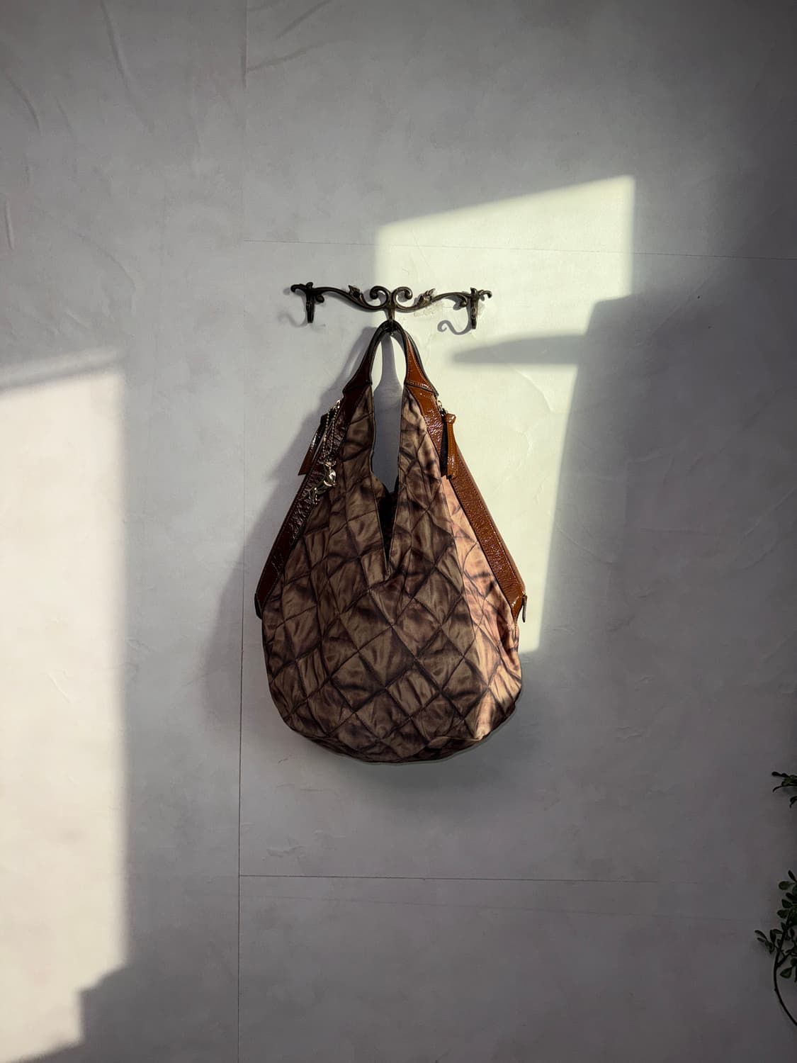 Daks brown quilting printed tote bag 상품이미지1