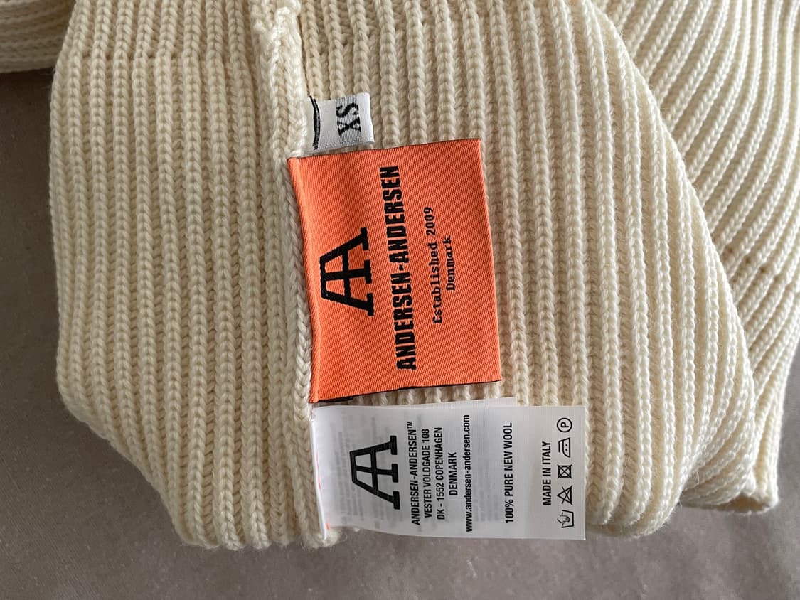 안데르센 안데르센 네이비 터틀넥 Off White 미사용품 상품이미지4