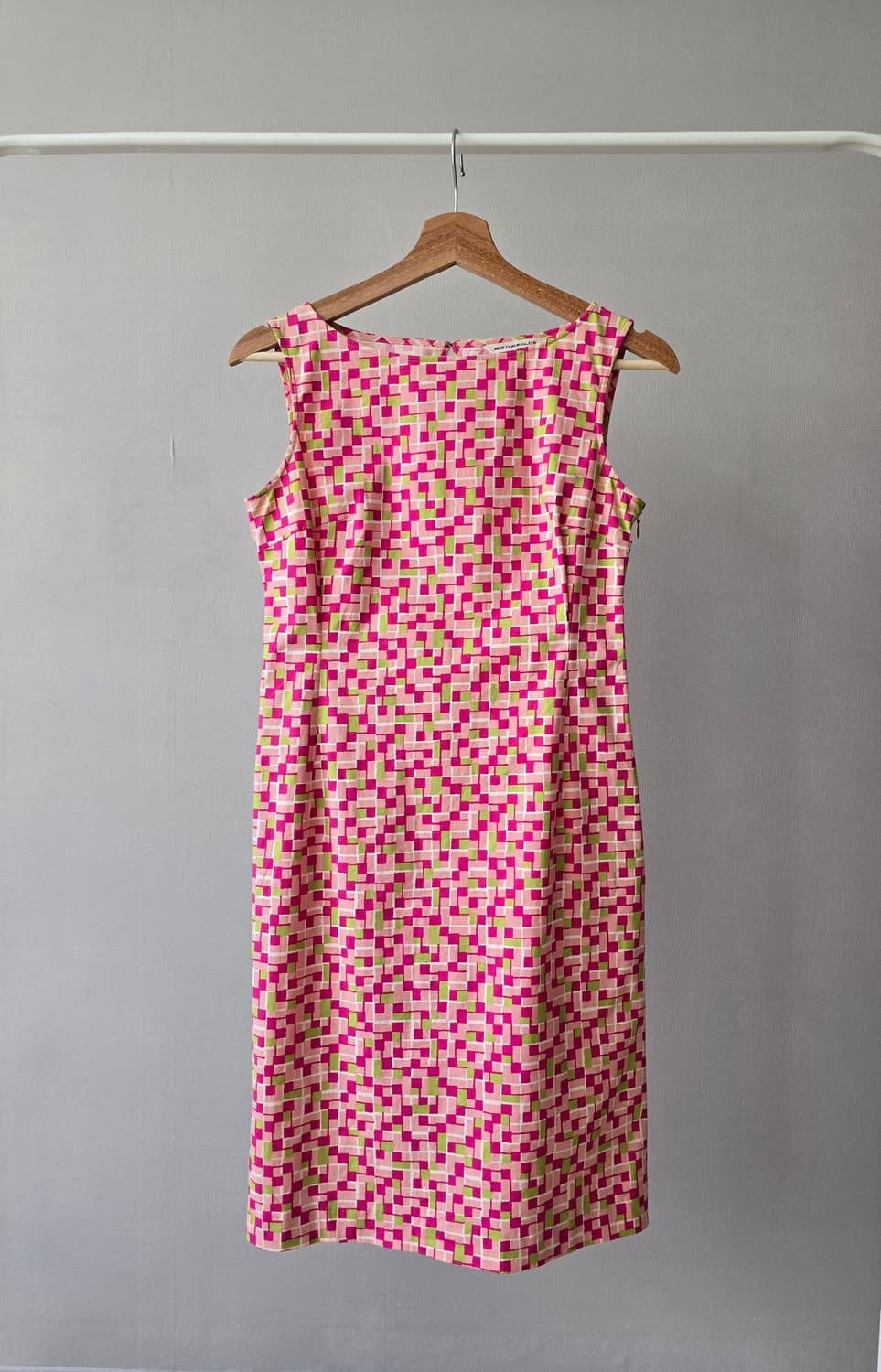 나이스클랍 레트로 패턴 슬리브리스 원피스 상품이미지1