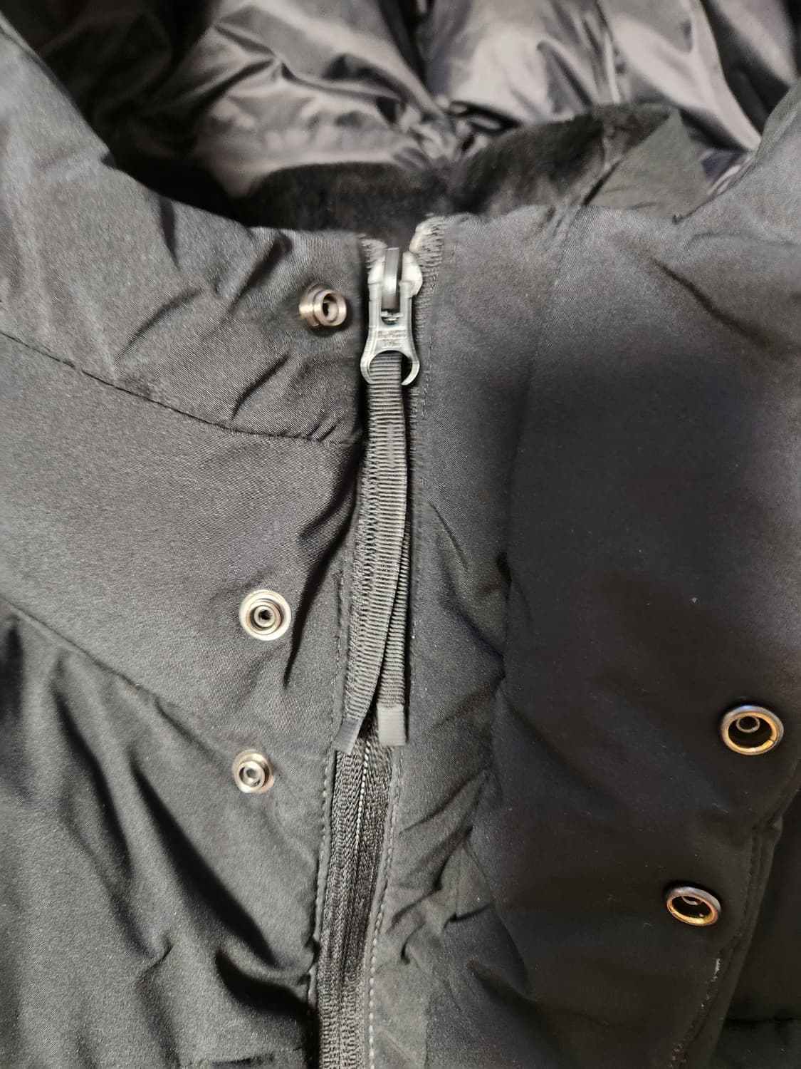 새상품급)블랙야크 24년 아이유 남녀공용 방풍 기능성 롱패딩 L크로노스롱 상품이미지7