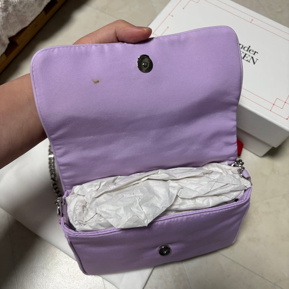 [새상품]알렉산더맥퀸 미니 스컬 크로스백 라일락 상품이미지4