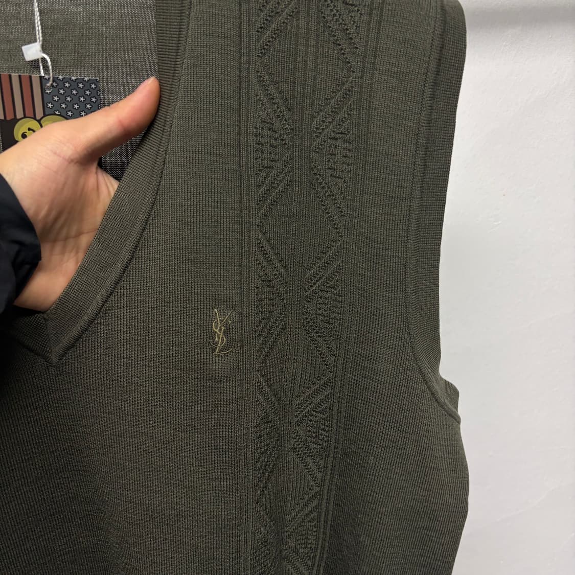 입생로랑 브이넥 니트 베스트 상품이미지3