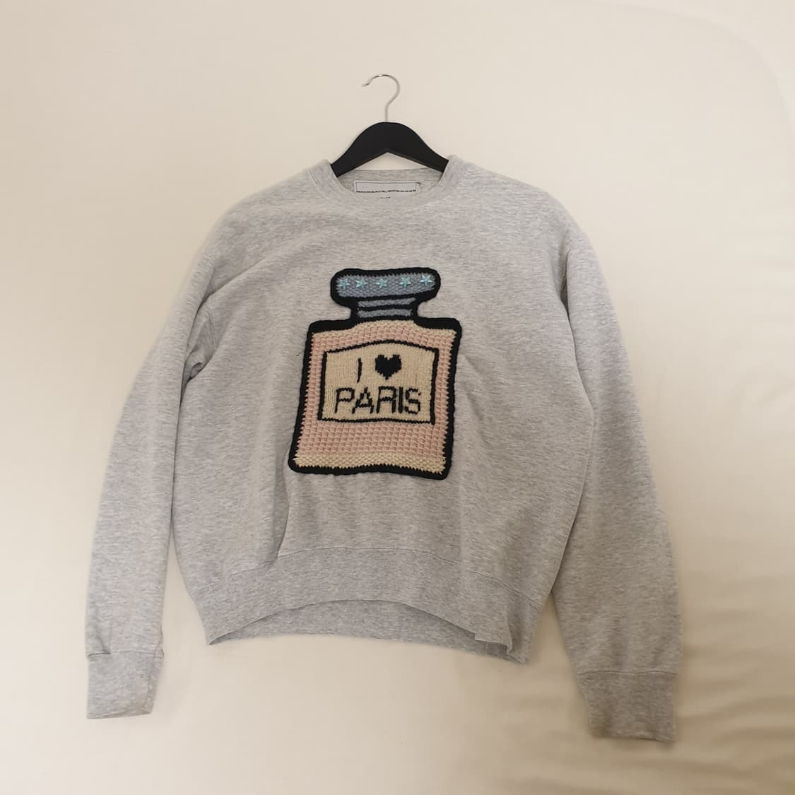 미카엘라버거 향수병 니트 스웻 상품이미지3