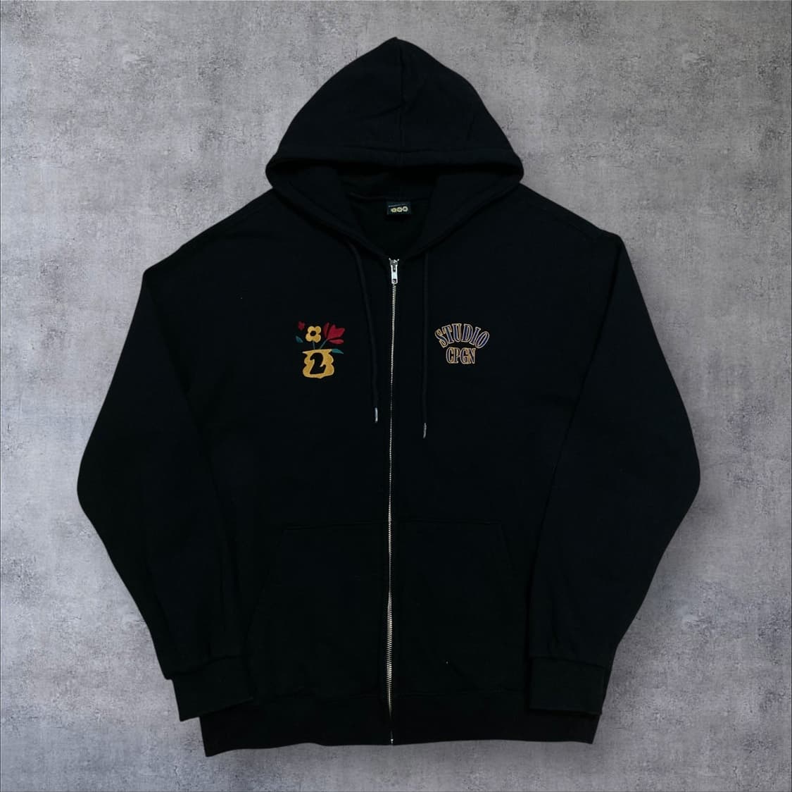 꼼파뇨 스튜디오 자수 로고 블랙 후드 집업 상품이미지1