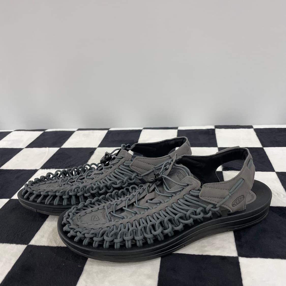 KEEN 킨 유니크 샌들 그레이 블랙 320mm 상품이미지3