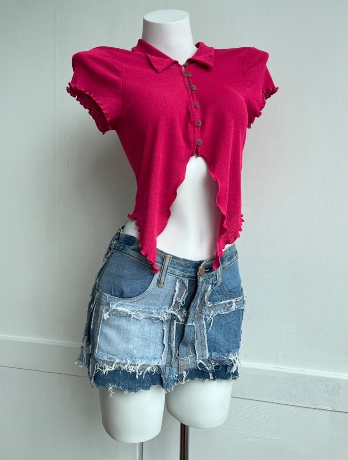 Urban Outfitters 핑크 컷아웃 크롭 탑 상품이미지2