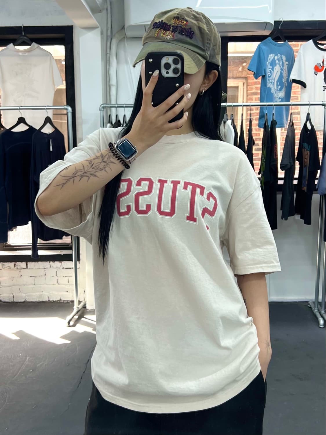 스투시 아치로고 베이지 티셔츠 상품이미지3