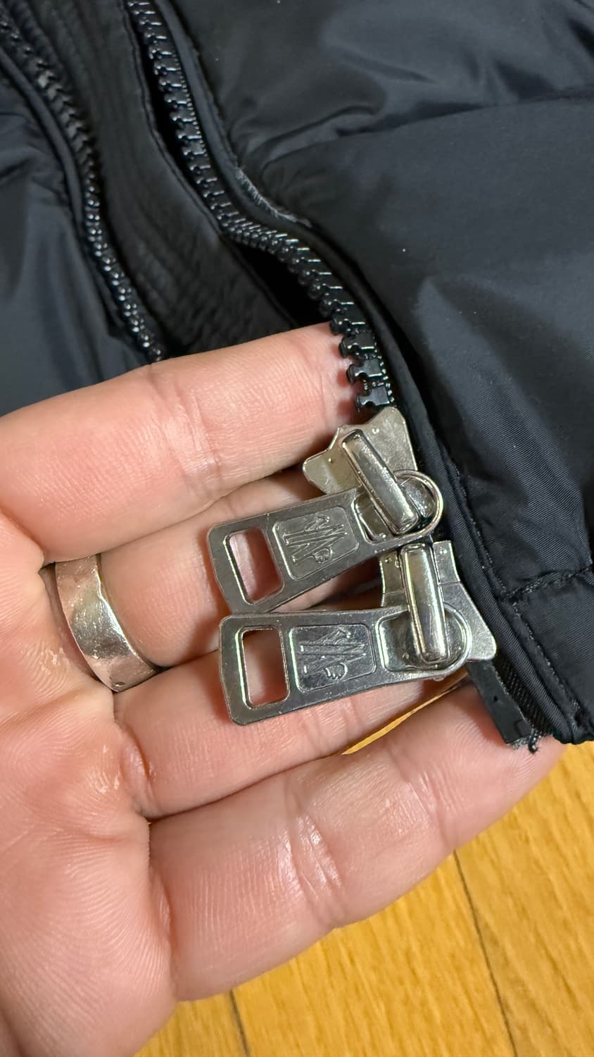 몽클레어 AITON 남성 패딩 블랙 TG 4 상품이미지4