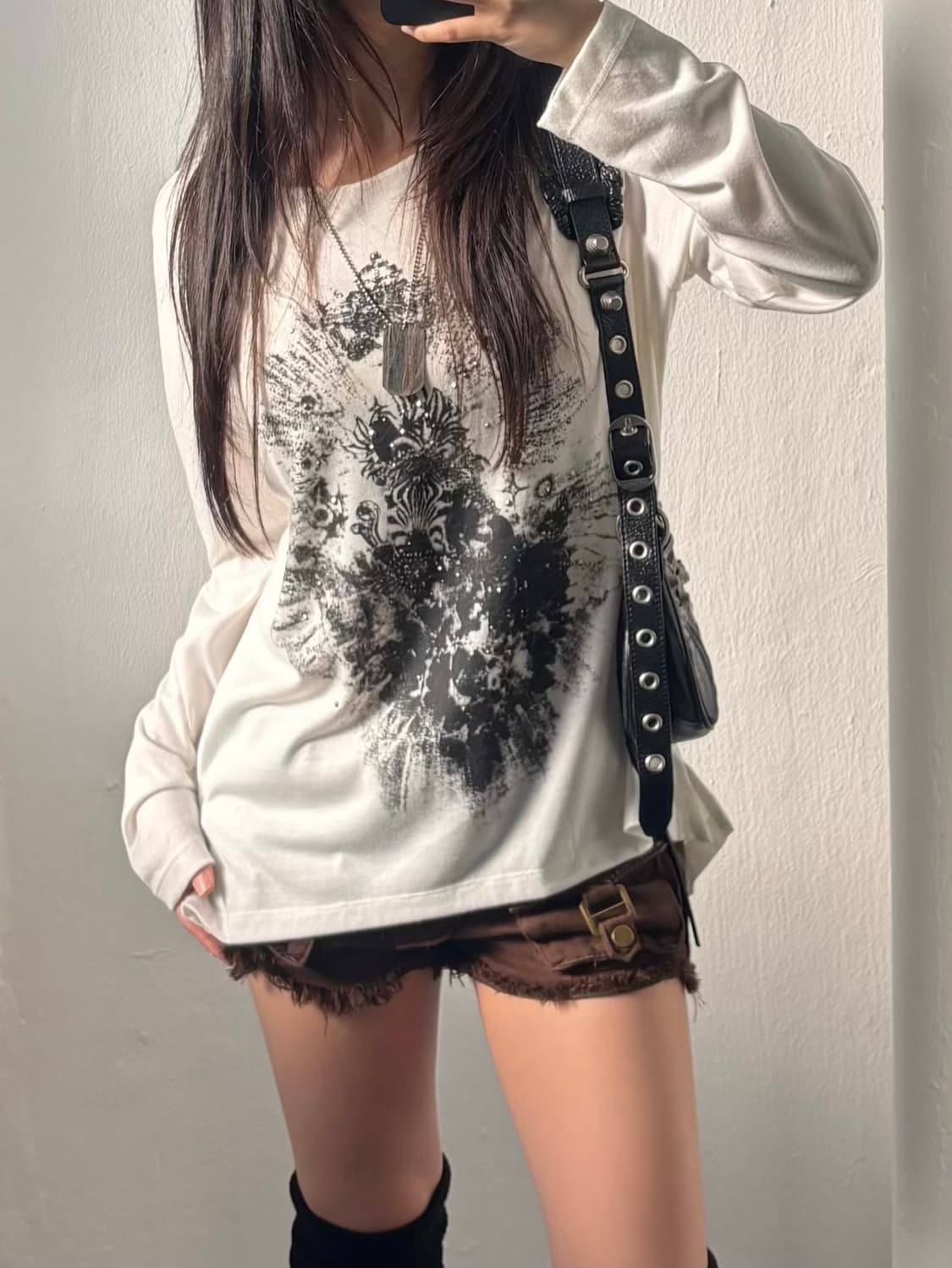 Vintage White Sheer Graphic Long Sleeve 상품이미지3