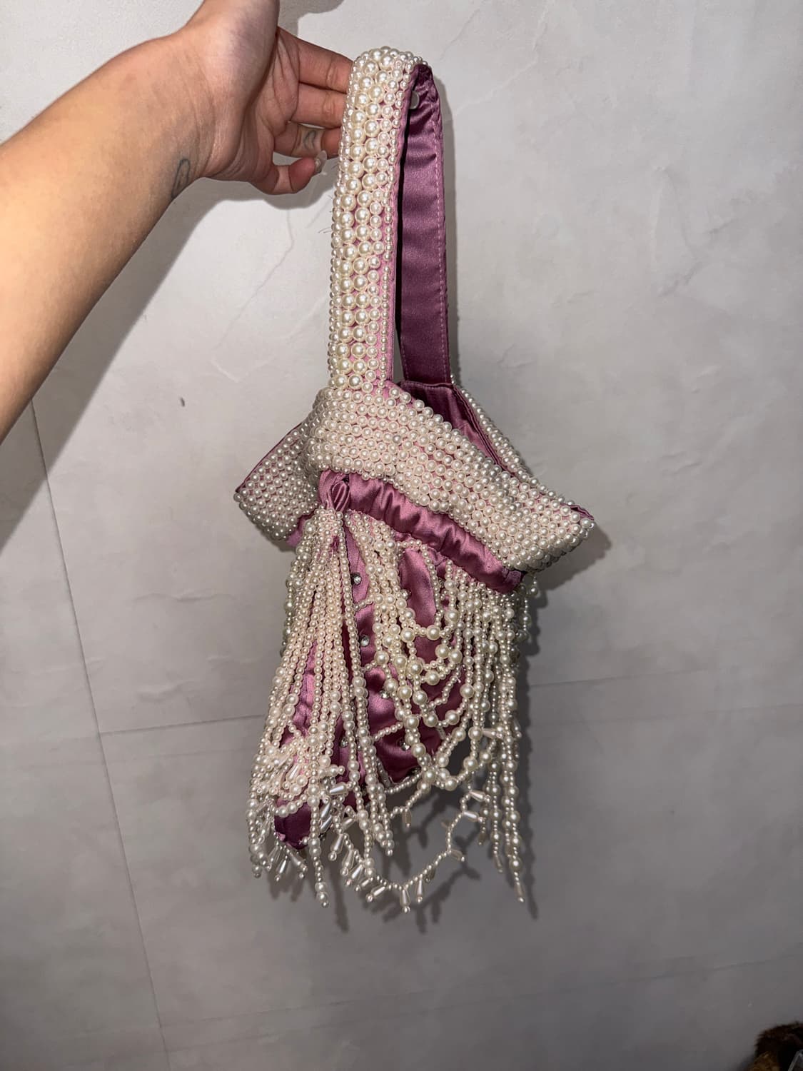 Pink satin fairy cubic pearl hand bag 상품이미지3