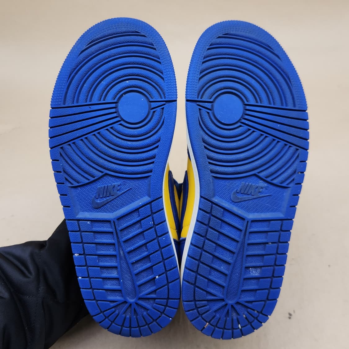 나이키 에어 조던 1 레트로 하이탑235 상품이미지3