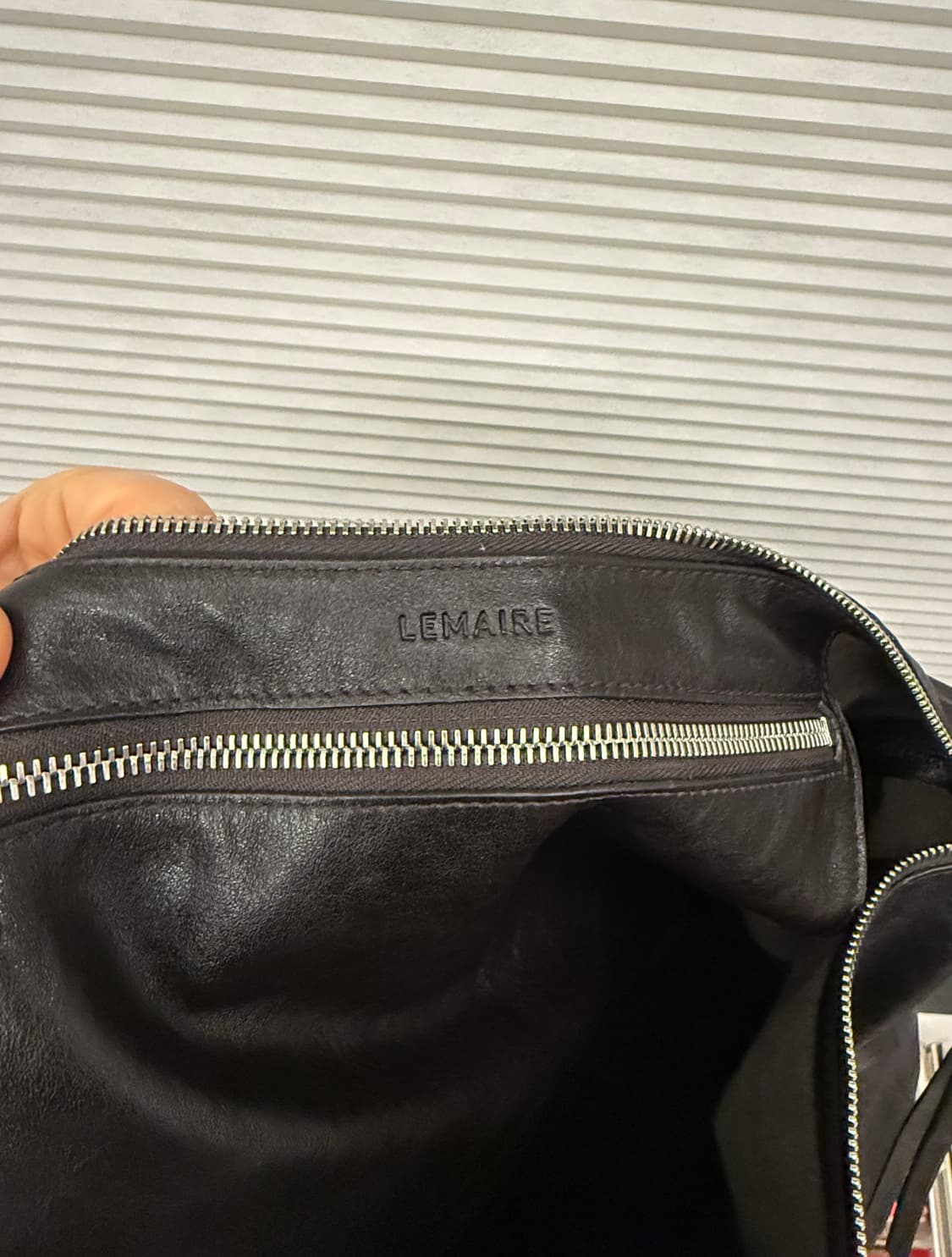 르메르 레더 벨티드 호보백 다크 초콜릿 판매합니다! 상품이미지4