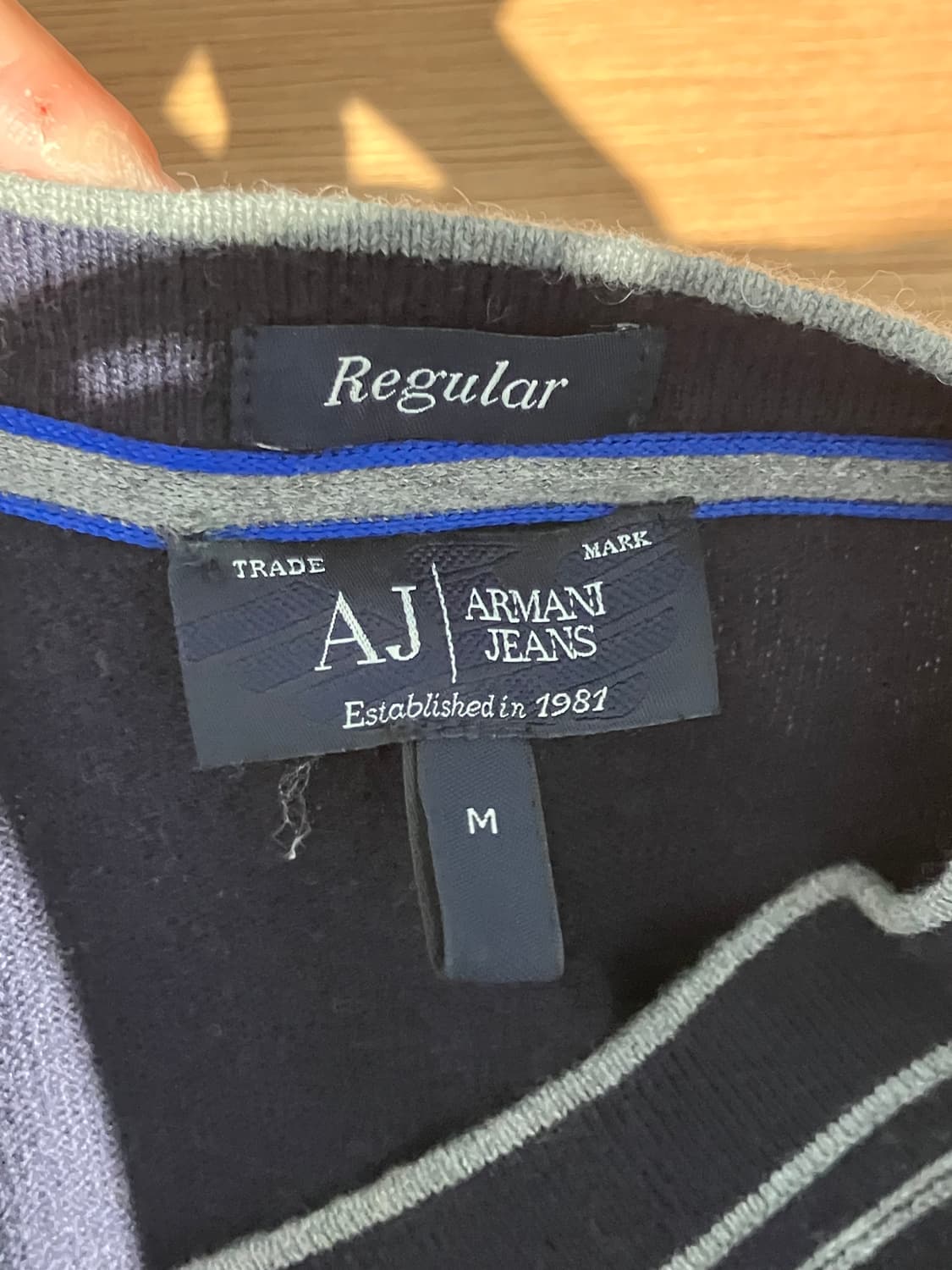 Armani Jeans 투톤 브이넥 니트 상품이미지3