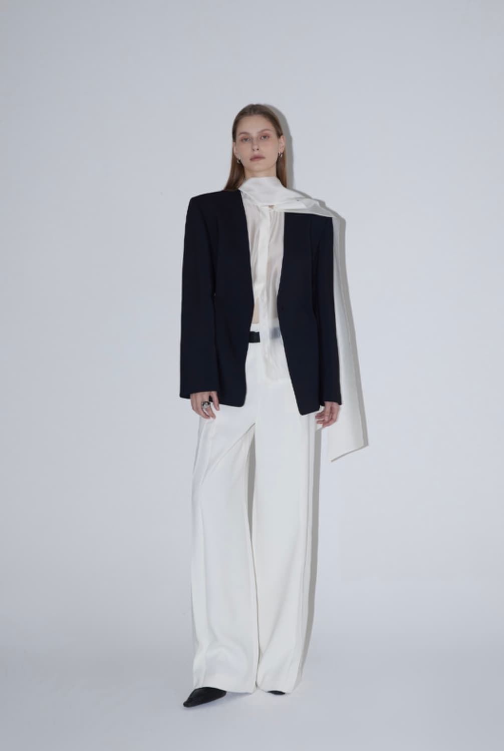 르네제이 OUR TIE BLOUSE - BLACK 상품이미지6