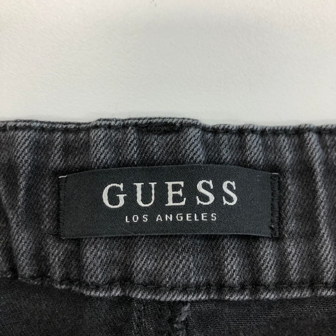 게스 밴딩 스틸로고 크롭 블랙데님진 30-31 상품이미지5