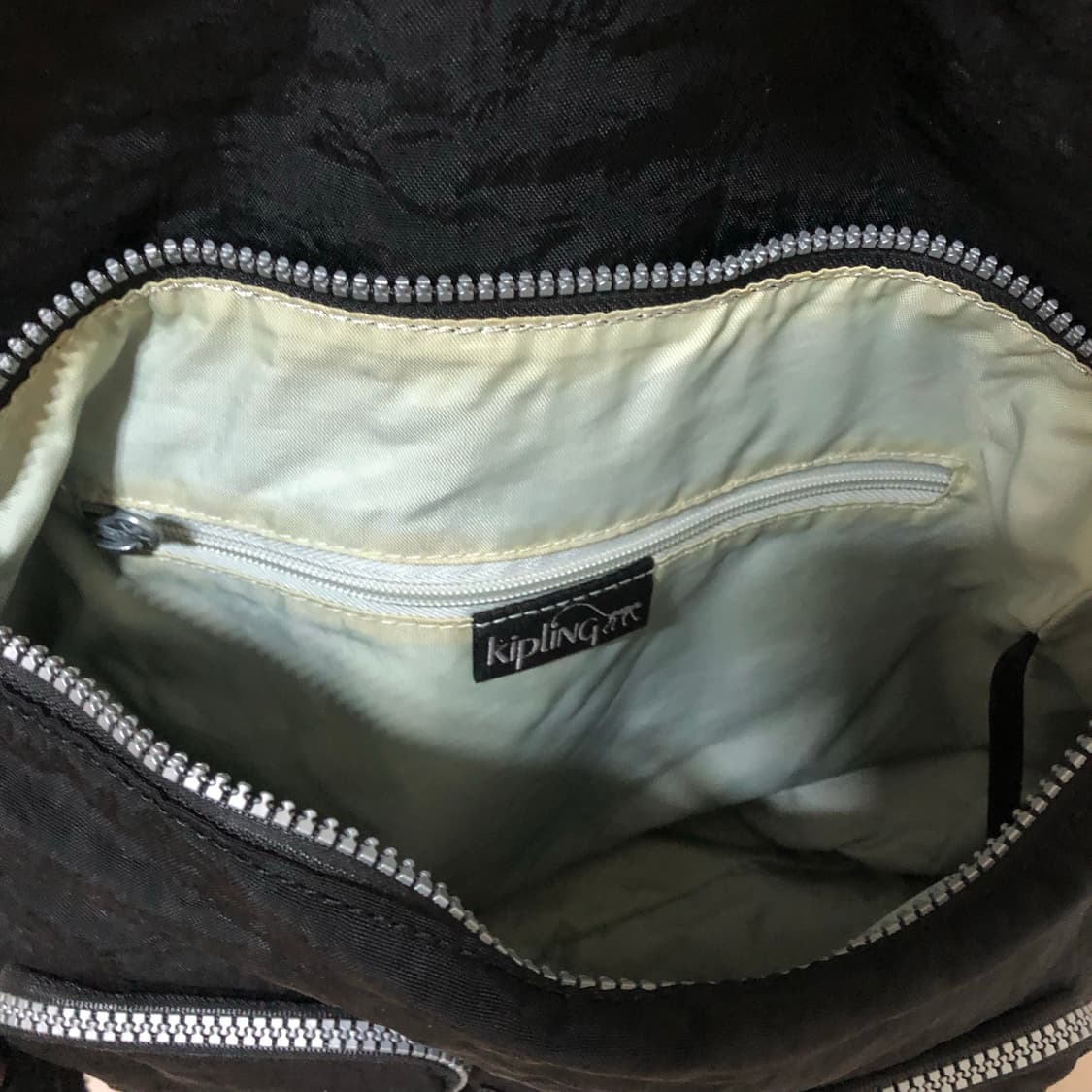 키플링 블랙 메신저백  상품이미지4