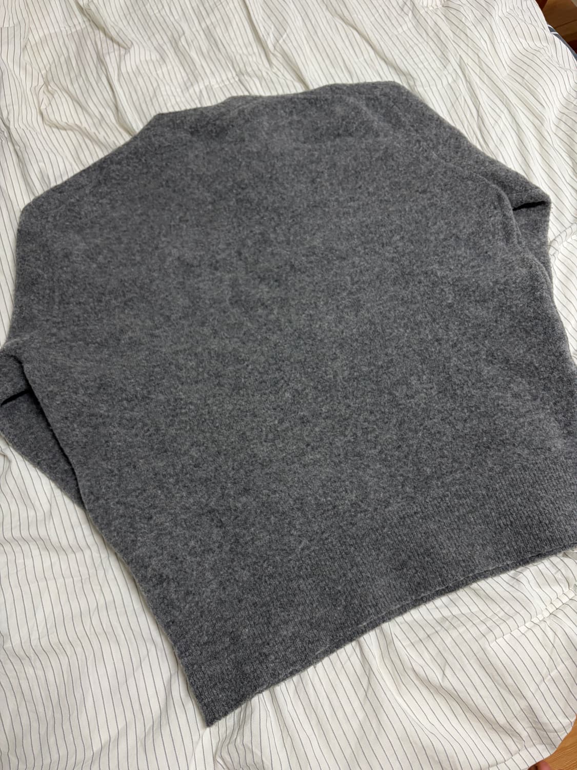 포터리 컴포트 브이넥 차콜 상품이미지3