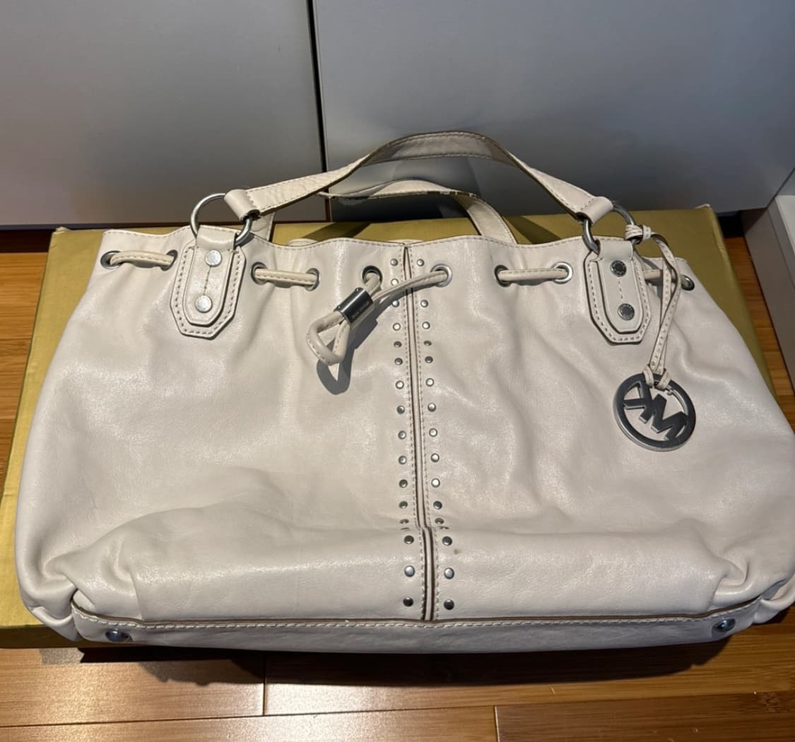 마이클 코어스(Michael Kors) 화이트 레더 토트백 상품이미지5