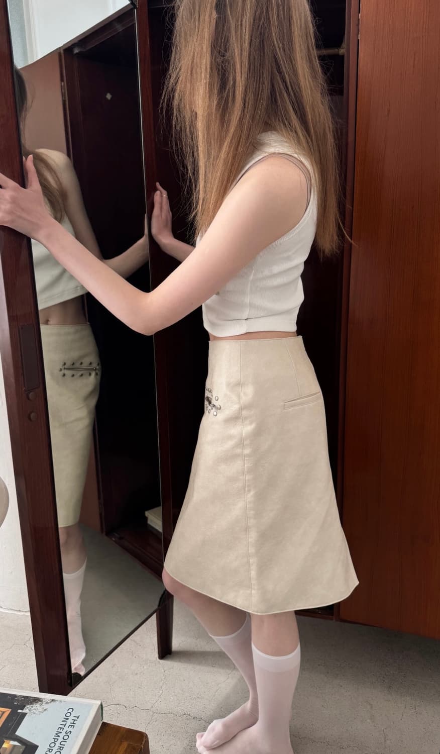 데어드 스터드 포켓 아이보리 레더 스커트 상품이미지5