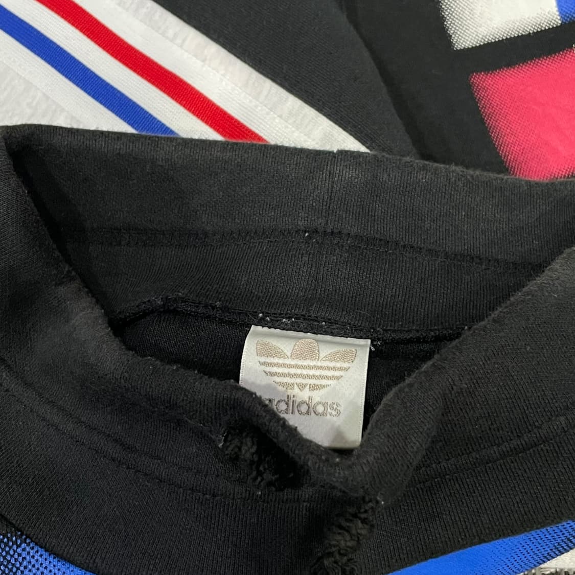 아디다스 x 데상트 올드스쿨 하이넥 맨투맨 상품이미지5