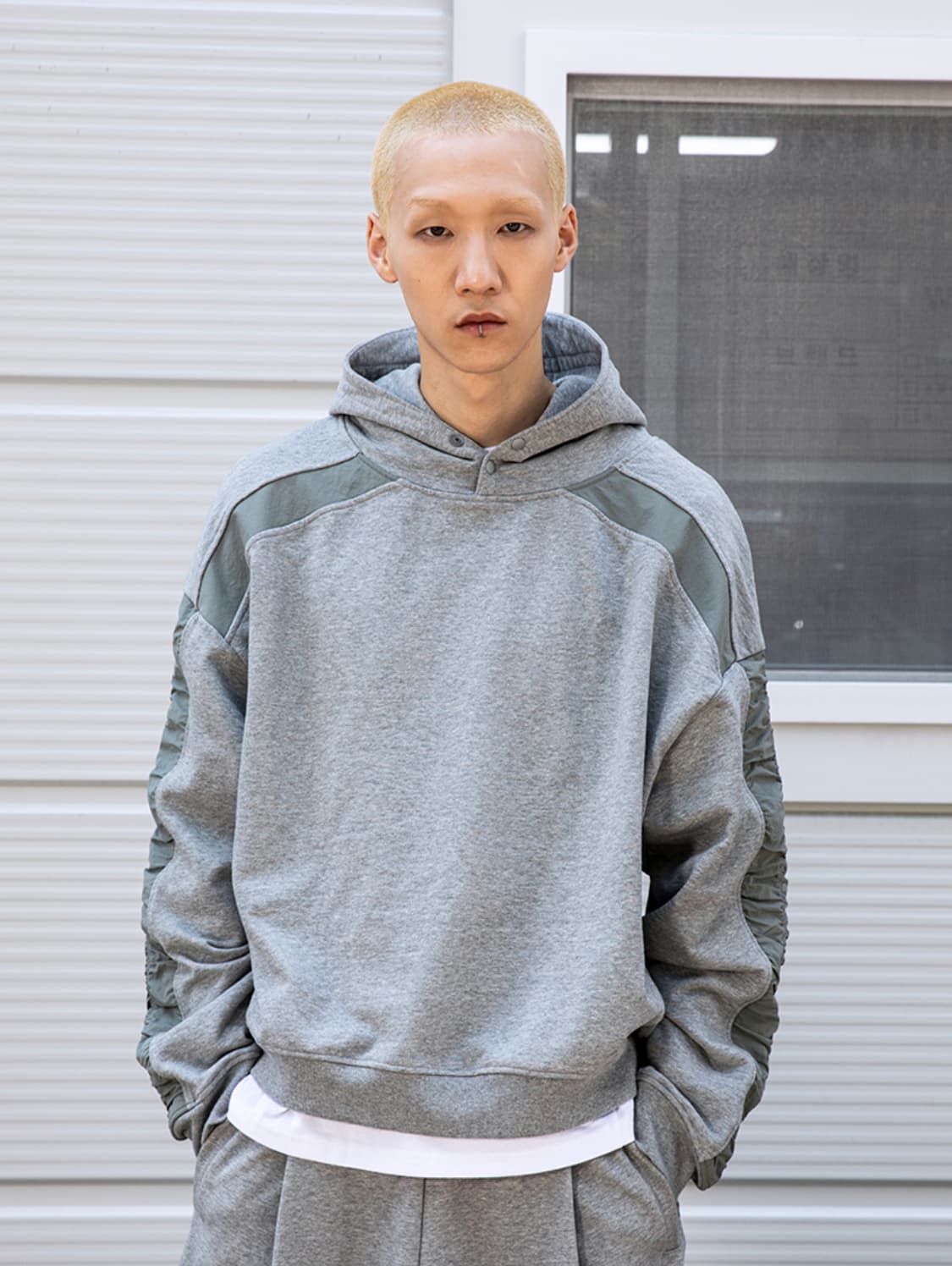 엑스톤즈(XTONZ) 루즈핏 셔링 후드티 상품이미지3