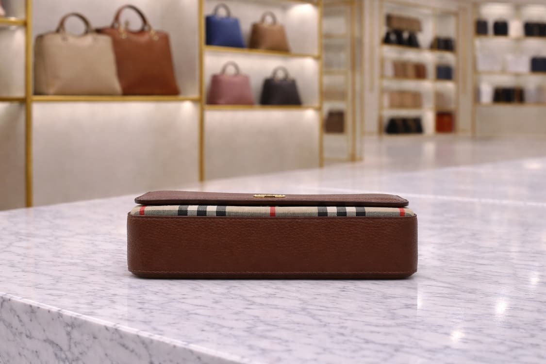 [A급] 버버리 빈티지 체크 햄프셔 크로스백 판매합니다!!! 상품이미지3