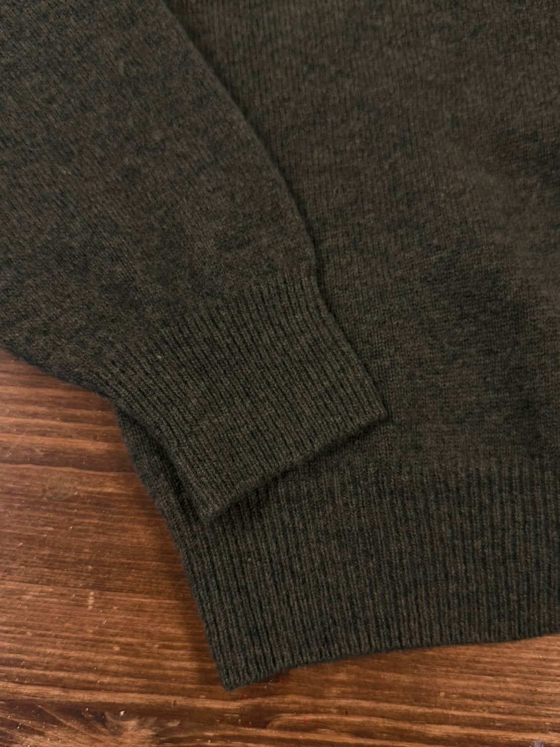 로드앤건 브이넥 니트 100 상품이미지6