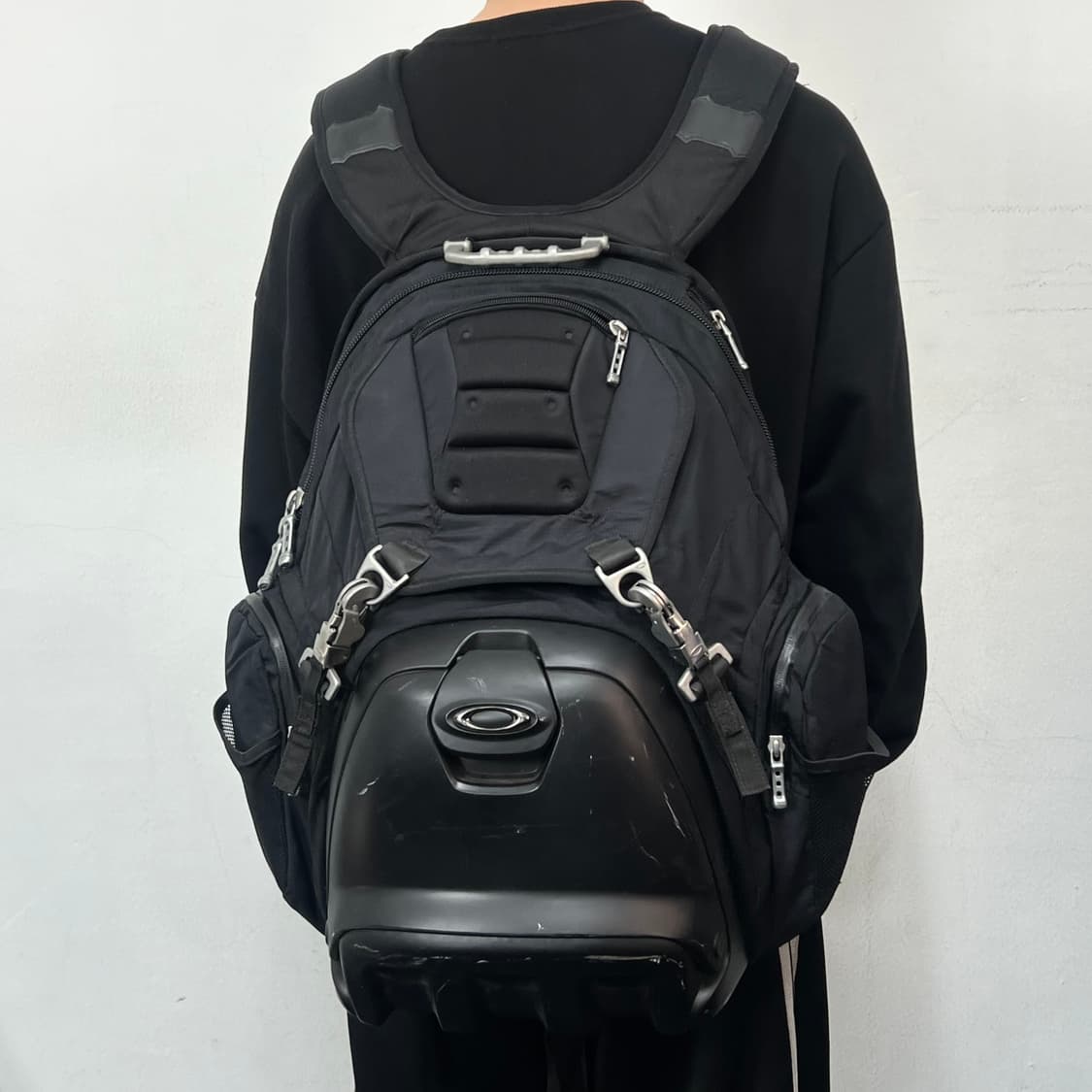 오클리 런치 박스 백팩 블랙 상품이미지2