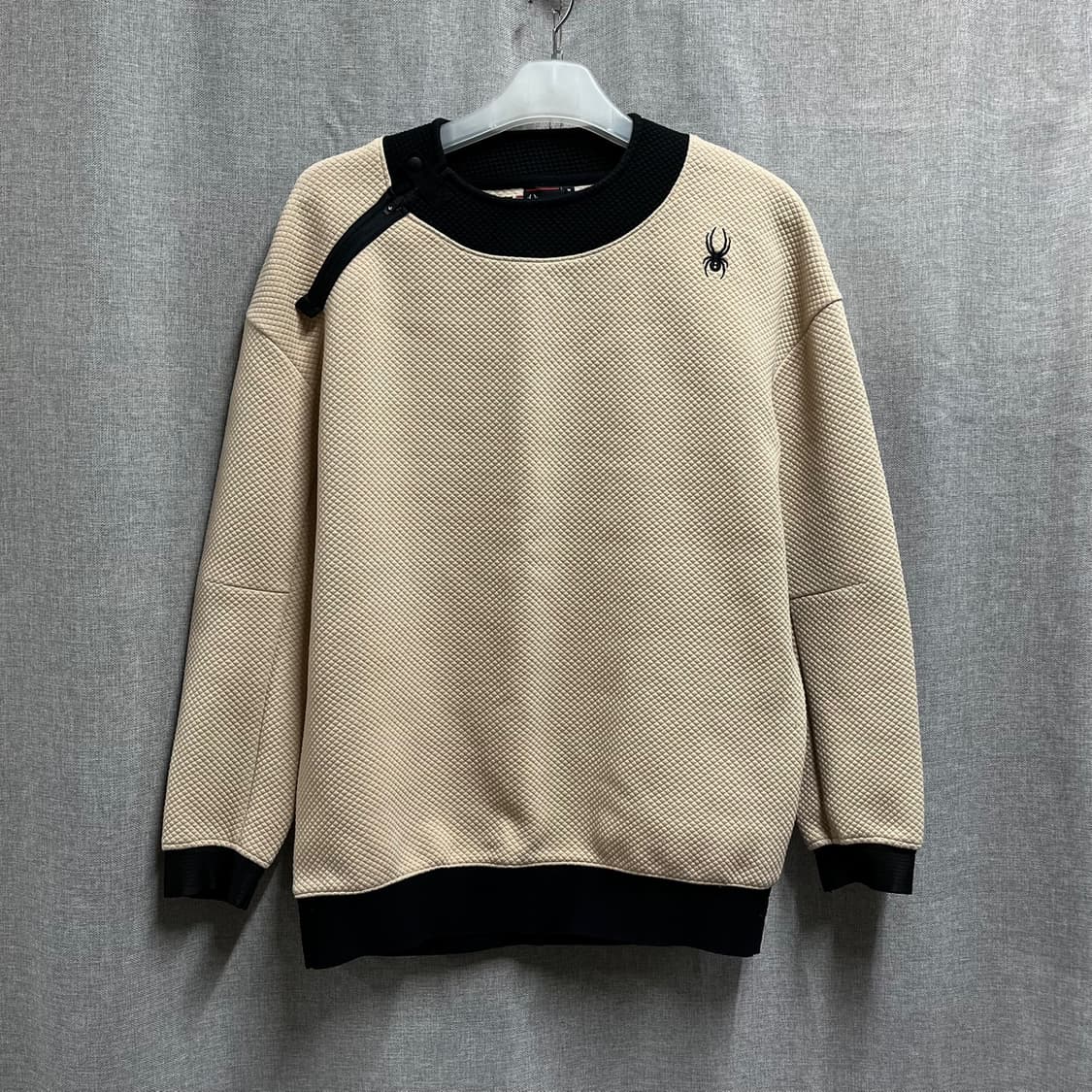 [M오버핏] 스파이더 퀼팅 지퍼 긴팔 맨투맨 상품이미지1