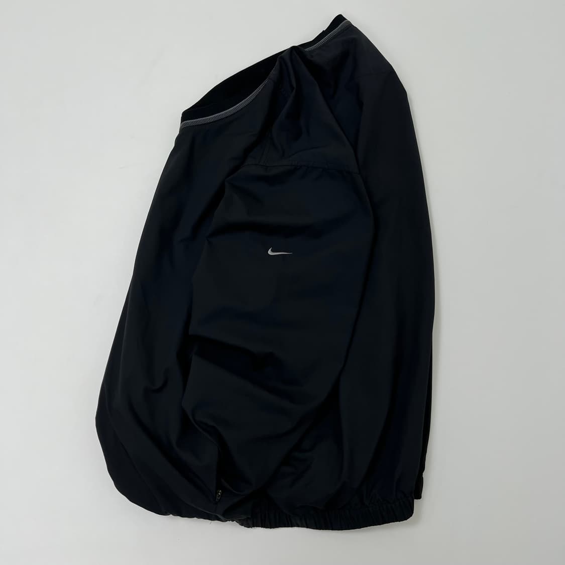 NIKE 나이키 암 스우시 블랙 웜업 상품이미지1