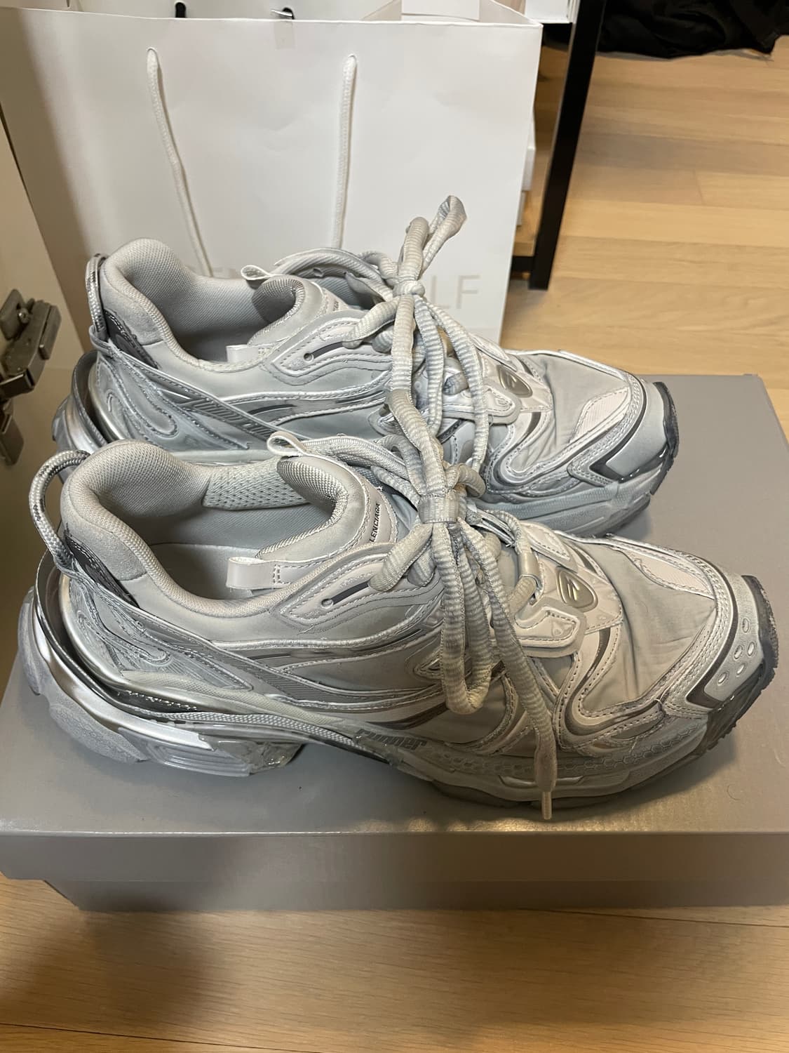 발렌시아가 러너 2.0 신상 나일론 그레이 42사이즈 상품이미지2