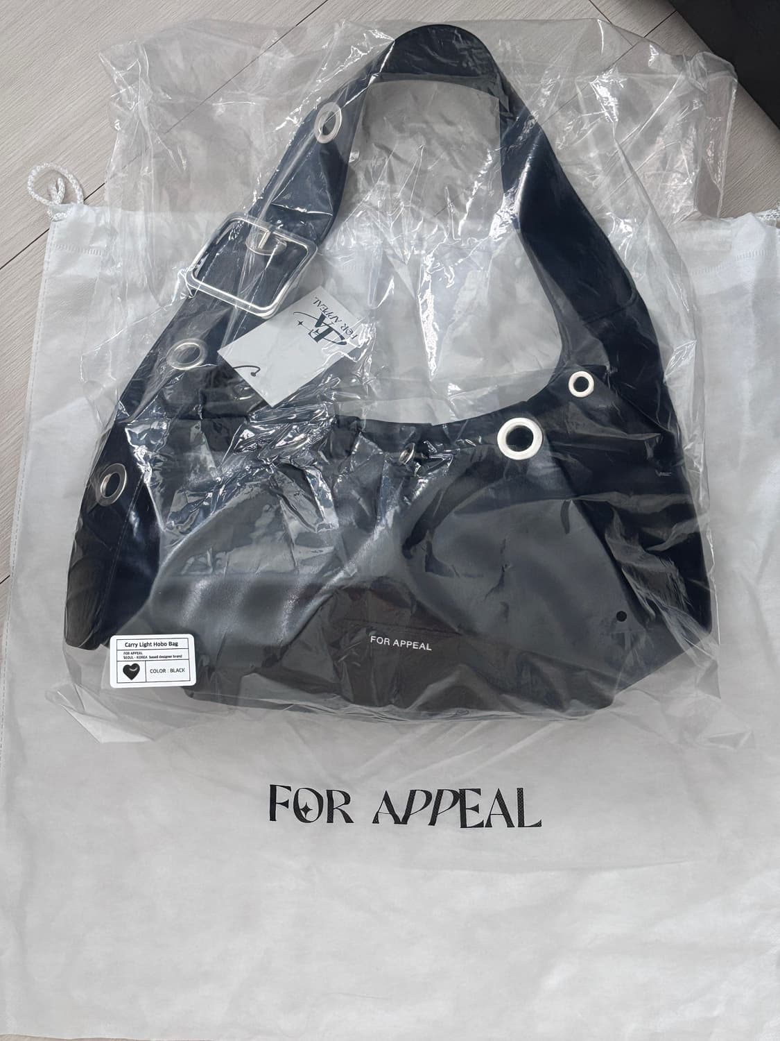 포어필 캐리 라이트 호보백 블랙 상품이미지3