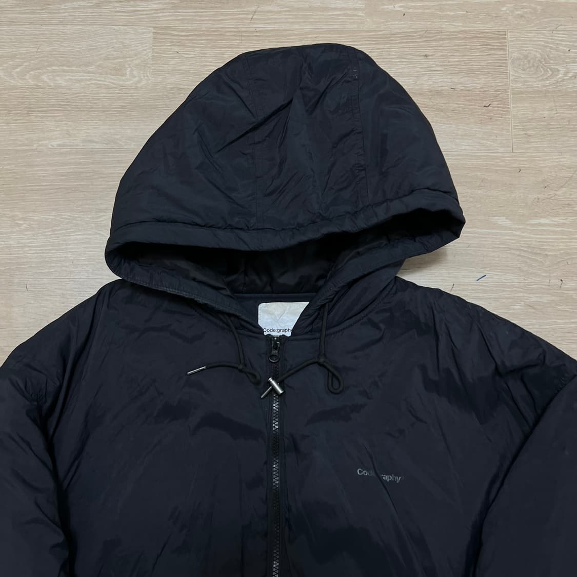 코드그라피 오버사이즈 후드 웜업 패딩 점퍼 [블랙] L/100 상품이미지2