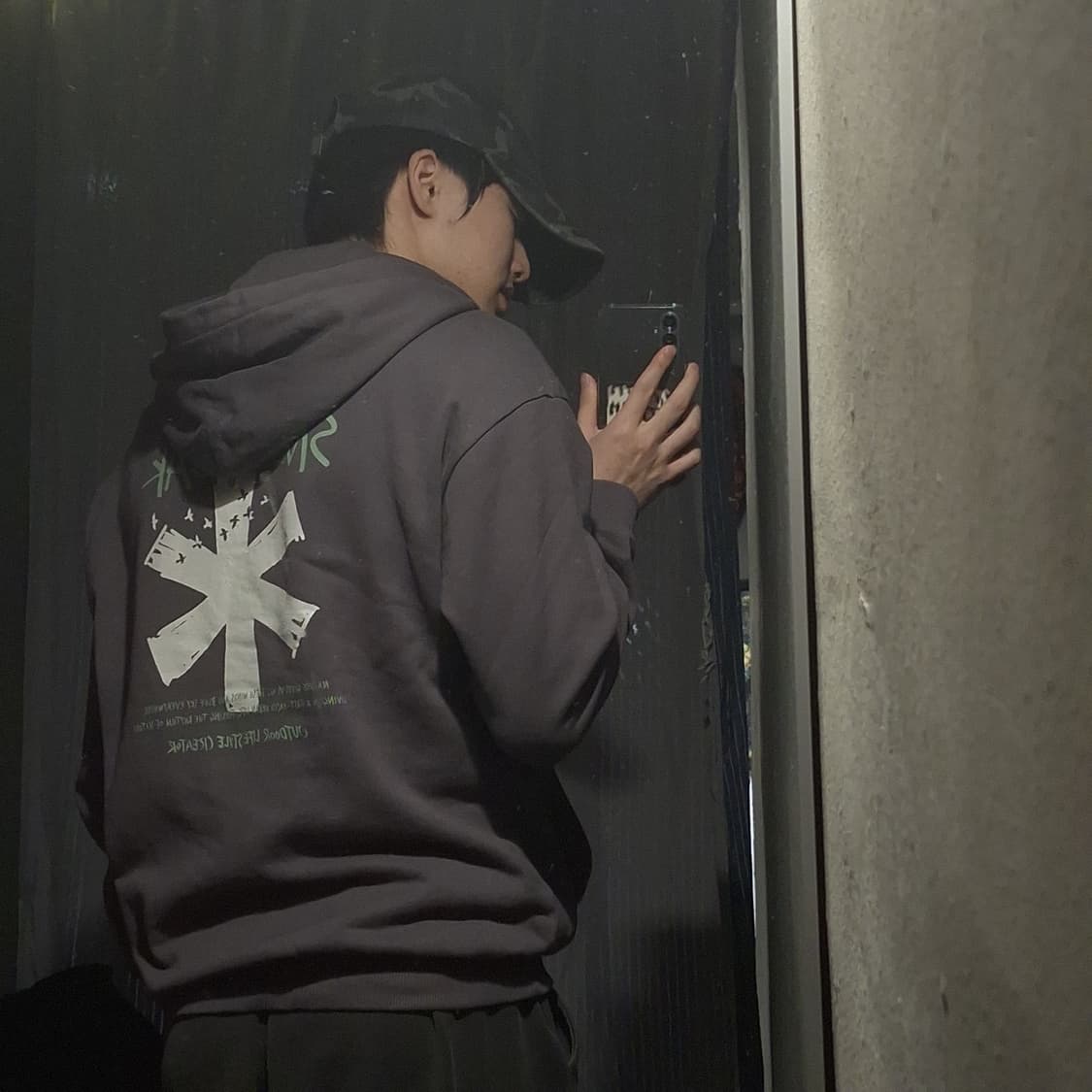SNOW PARK 그레이 스펠아웃 로고 프린팅 올드스쿨 후드 티셔츠 상품이미지3