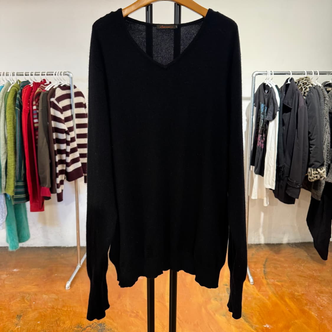 딥 브이넥 캐시미어 100 니트 / XL 사이즈 상품이미지1