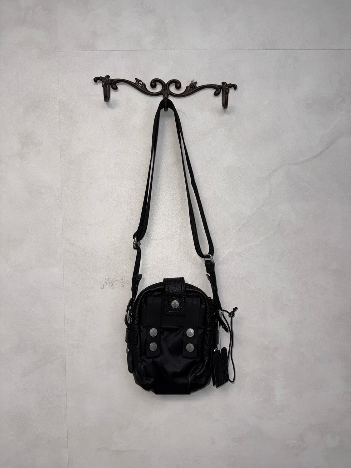 TOUGH jeansmith black leather stud 크로스백 상품이미지4